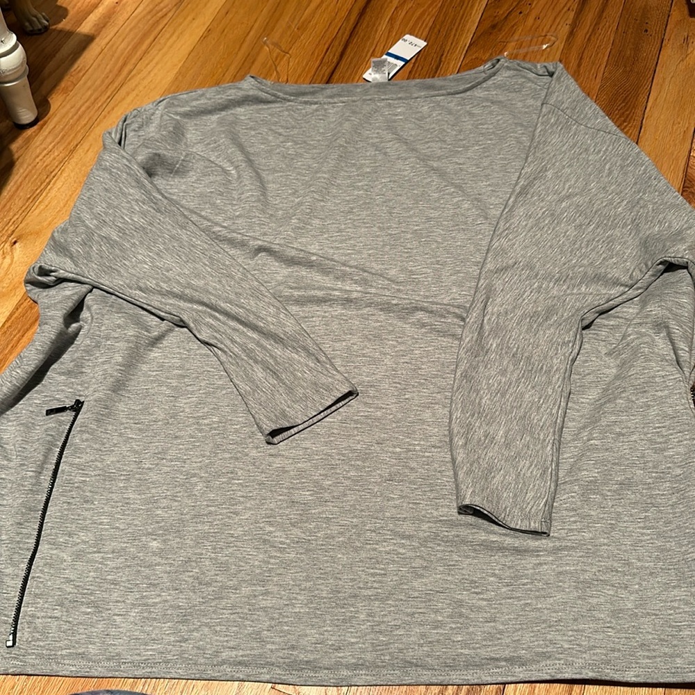 NWT Felina grey shirt sides can be worn in zippered size xl